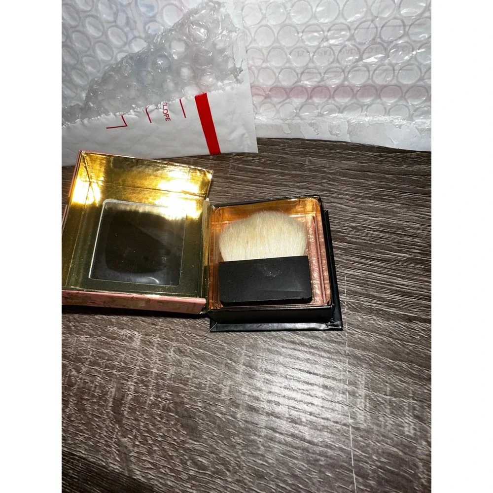 Benefit Cosmetics benefit gold